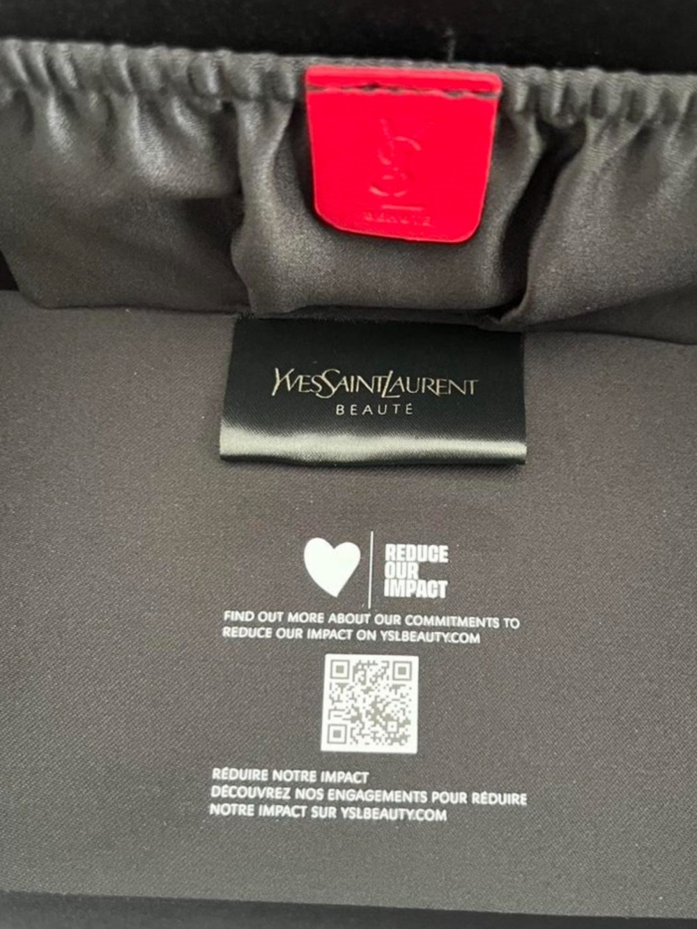 Authentic Yves Saint Laurent Quilted Red Premium Large Vanity Case with Mirror - Picture 5 of 7